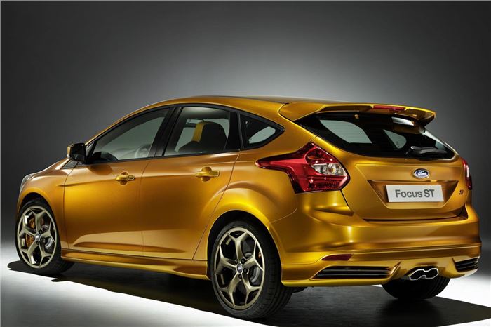 ford%20focus%20st%202011%20r34%20700.jpg