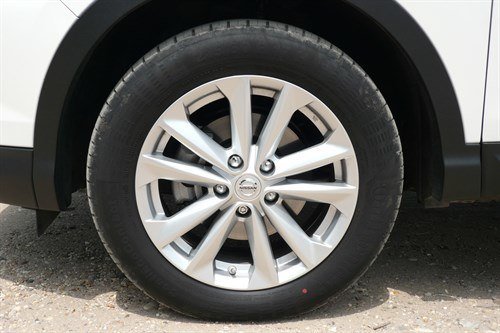 Tyres for nissan qashqai size