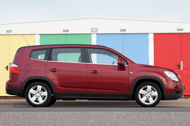 Discontinued Chevrolet Orlando 1.8 LT AT Features & Specs