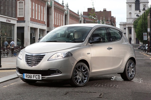 Does anyone else think the 1st gen Lancia Ypsilon look like