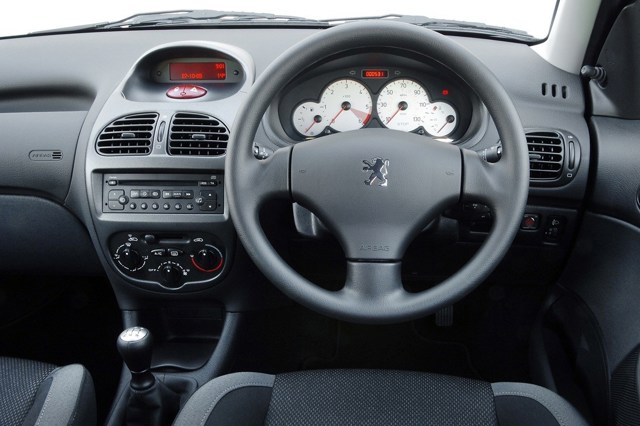 Peugeot 206 1.4 HDi specs, dimensions