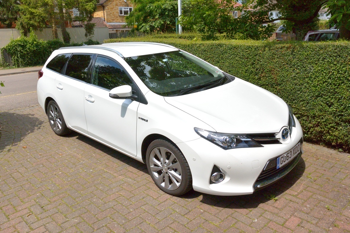 Toyota auris deals hybrid power mode