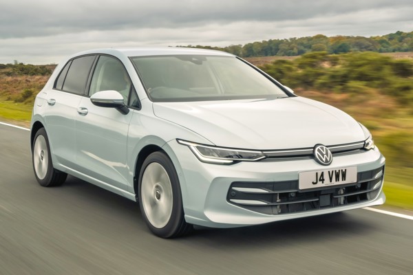 Volkswagen Golf eHybrid dynamic front three-quarter
