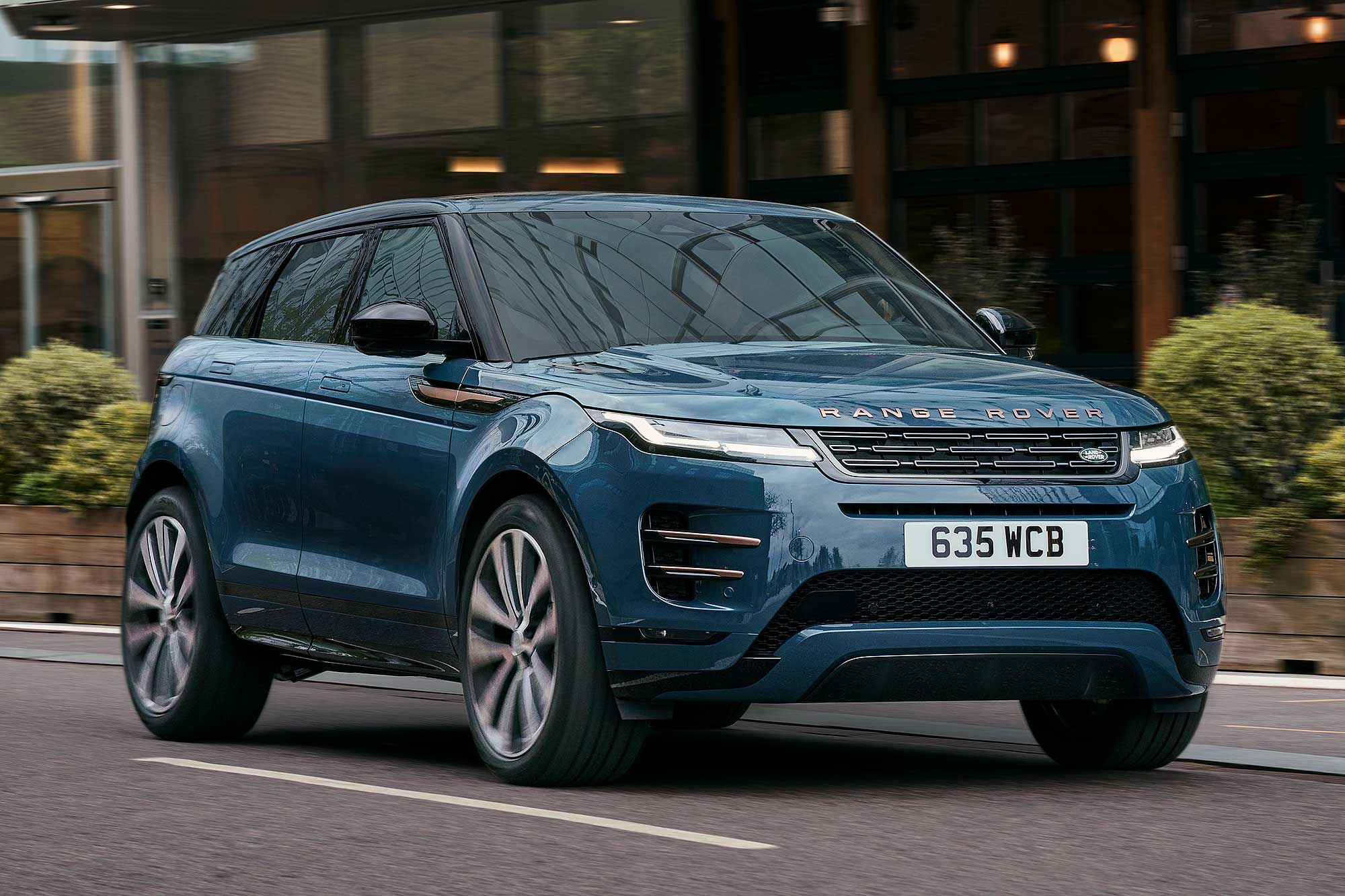    2023 Range Rover Evoque 01 