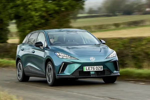 MG 4 EV dynamic front three-quarter